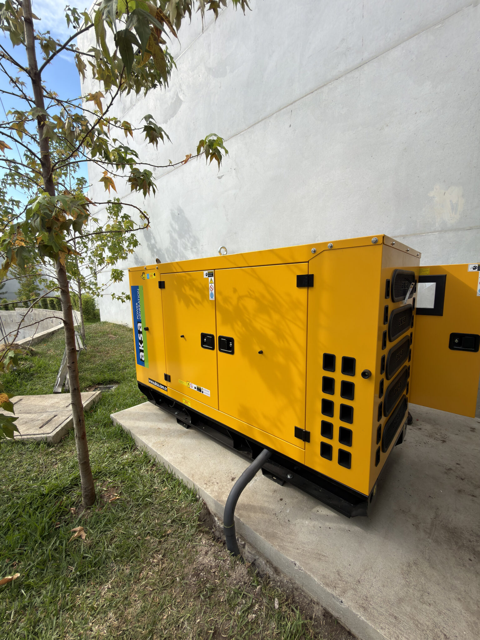 Generador AKSA instalado por DeMotors Energy